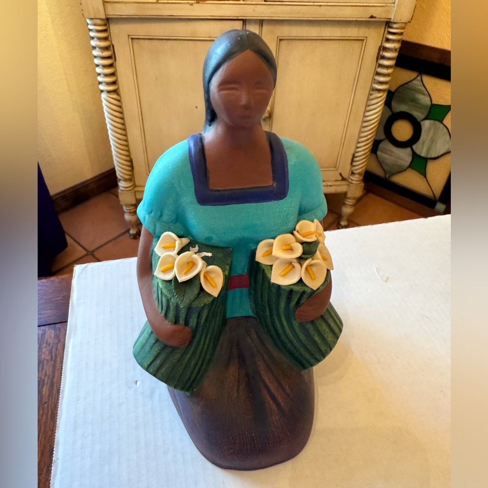 Mexican lady Figurine with Flowers